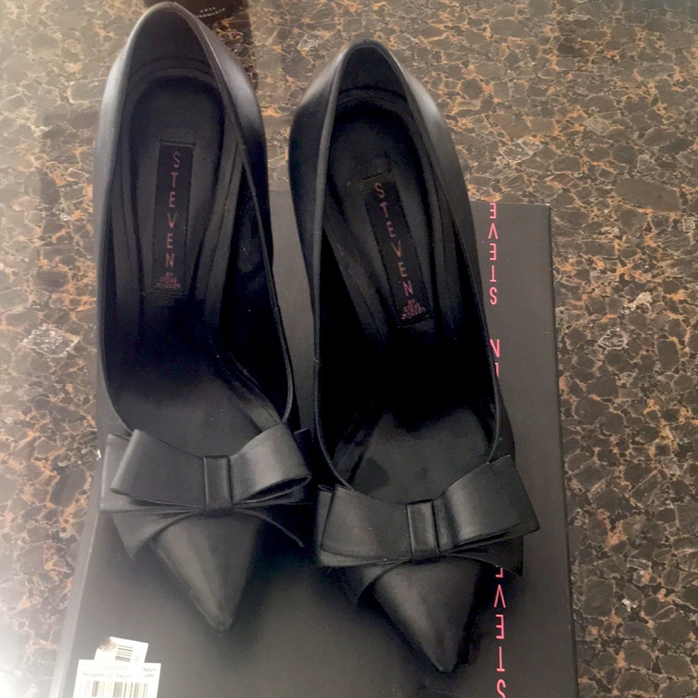 STEVEN by Steve Madden Leather classic pumps S7